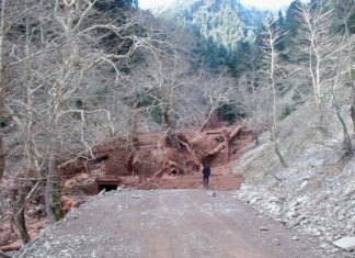 Μεγάλη κατολίσθηση στον δρόμο Θέρμο – Προυσός