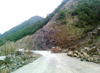 Προβλήματα από κατολισθήσεις στο οδικό δίκτυο γύρω από τη λίμνη Ευήνου