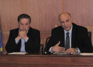 Προς το παρόν στηρίζει Κατσούλη
