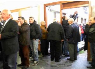 Ακυρώθηκε η συνεδρίαση του Δημοτικού Συμβουλίου Ναυπακτίας λόγω κατάληψης από τους επαγγελματίες