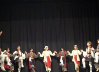 Παράσταση παραδοσιακών χορών για το “Χαμόγελο του Παιδιού” στα Καλύβια