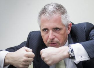 Θα ήταν καλύτερα εάν η Ελλάδα είχε το δικό της νόμισμα, λέει ο “Mr Dax”