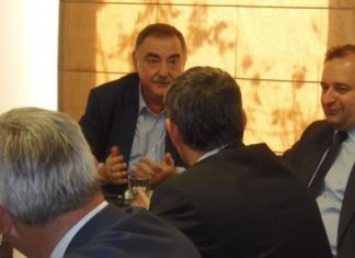 «Βυθιζόμαστε»