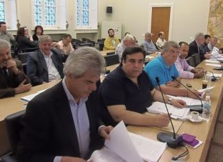 Του την έπεσαν τα πασόκια