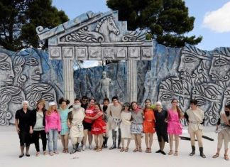 Η «Λυσιστράτη» από τη Θεατρική Ομάδα της Ειρήνης Ευαγγελάτου στο αρχαίο θέατρο Μακύνειας