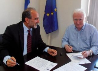 – Εγώ πάντως, Παύλο, εσένα στηρίζω να το ξέρεις!