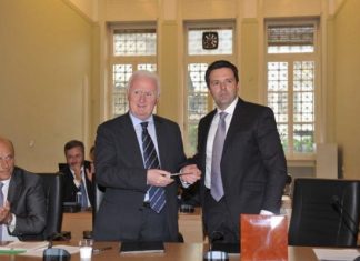 Επιχείρηση άμβλυνσης των εντυπώσεων για τη δωρεά της οικογένειας Παπαστράτου