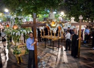 Φωτορεπορτάζ από τη σύναξη των επιταφίων στο Αγρίνιο