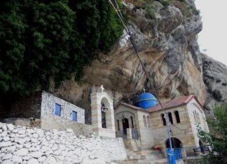 Γιορτάζει η Αγία Παρασκευή σε Κανδήλα και Πρόδρομο