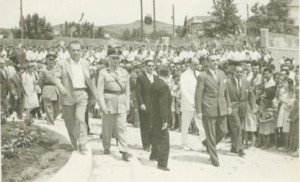 Ο Ανδρέας Ν. Στράτος, ως υπουργός προνοίας, στο Αγρίνιο το 1960 εγκαινιάζει το Γενικό Νοσοκομείο Αγρινίου. πηγή φωτό epoxi.gr