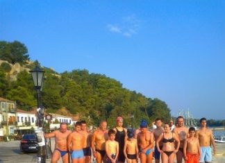 Διέσχισαν τον Αμβρακικό για την προστασία του δελφινιού