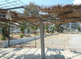 Εικόνα εγκατάλειψης στην πλαζ της Αμφιλοχίας