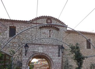 Στα μεταβυζαντινά μνημεία της Τριχωνίδας μαθητές από το εξωτερικό