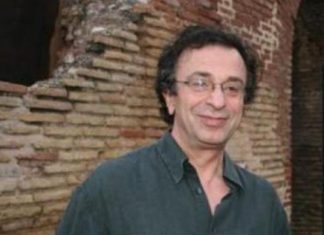 Άγριο κράξιμο Μουμουλίδη σε Κατσούλη για την παράσταση στις Οινιάδες