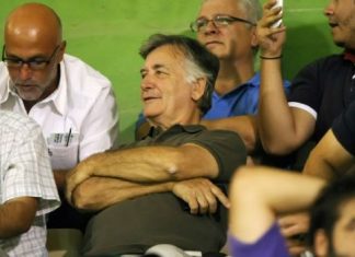 Γελάνε και οι πέτρες : Τα πράσινα site του Αλαφούζου επιτείθενται στον Κωστούλα