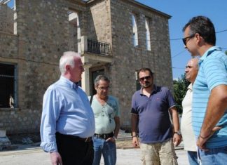 Αν ποτέ έρθουν άλλοι να εγκαινιάσουν το σχολείο να τς προγκίξτε