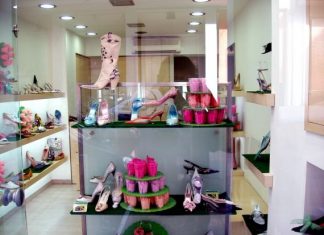 Διευρύνεται έως τις 9 το βράδυ το εορταστικό ωράριο των καταστημάτων