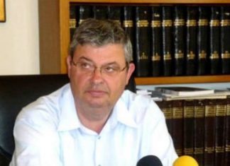 Επανειλημμένα αρνήθηκε να σταματήσει σε μπλόκο της τροχαίας έξω από το Μεσολόγγι ο Περιφερειάρχης Ηπείρου
