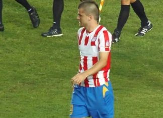 Μπόγιο, αγόρι μου, ξέχνα το… Δε σου πάνε τα κόκκινα!