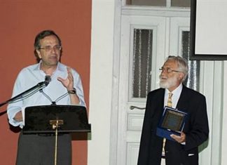 Μετά τη μαντινάδα, ο Σμαραγδής πέρασε να εισπράξει