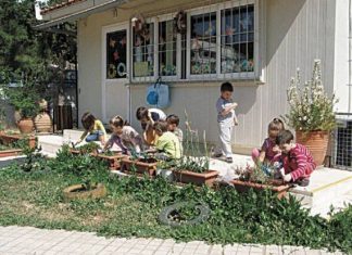Πρώτο κουδούνι με χορταριασμένες αυλές στα νηπιαγωγεία του Αγρινίου