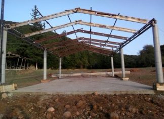 Παράνομα στέγαστρα στον ιστορικό χώρο της Αγίας Αγάθης στη Σταμνά