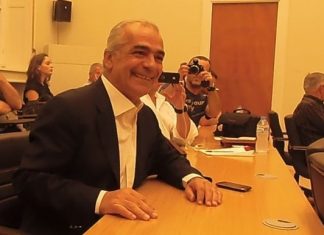 Επανεμφάνιση ως ακροατής