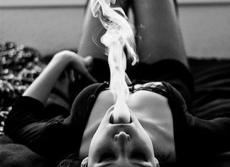 Ο Μαυραγάνης, αντί για επίδομα, στέλνει κορίτσια να σας ζεστάνουν. Θα του κοστίσουν λιγότερο…