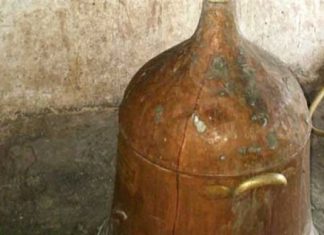 Βρήκαν ποιος έκλεψε τα παραδοσιακά καζάνια στην Παλαιομάνινα!