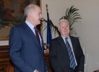 Παύλο μου λεν να διώξω τη δεξιά, εσύ τι λές; Θα κυβερνούσατε με το Σώκο και το Βαϊνά τόσα χρόνια το Αγρίνιο χωρίς τη δεξιά;