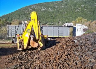 Απομακρύνονται τα ελαστικά από το χώρο της ΕΑΣ Ξηρομέρου