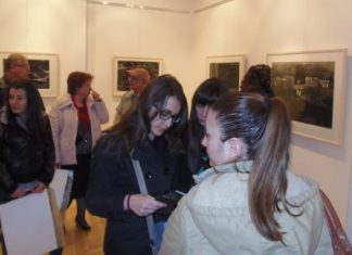 Φοιτητές του Τμήματος Πολιτισμικού Περιβάλλοντος στα εγκαίνια της Δημοτικής Πινακοθήκης