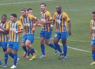 Μόνο να τους χειροκροτείς…