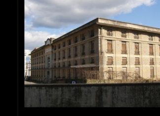 Η αντίθετη όψη από το δήμο Αγρινίου, η όψη της αρχιτεκτονικής και πολεοδομικής απαξίωσης