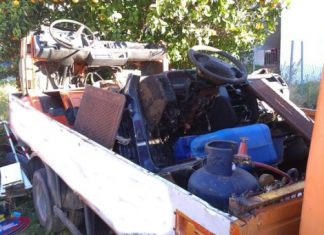 Μετέφεραν κομμένα τμήματα οχημάτων και μεταλλικά καπάκια από φρεάτια