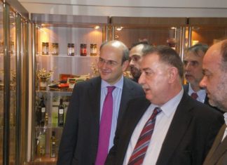 Τους τομείς παραγωγικότητας του νομού παρουσίασε το Επιμελητήριο στον Χατζηδάκη