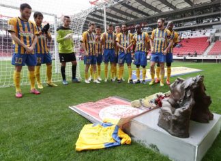 Τίμησε του νεκρούς της “Θύρας 7” ο Παναιτωλικός