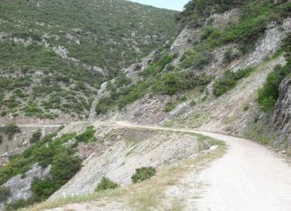 Ακόμη περιμένουν την άσφαλτο στο δρόμο Διασελάκι – Πέρκος