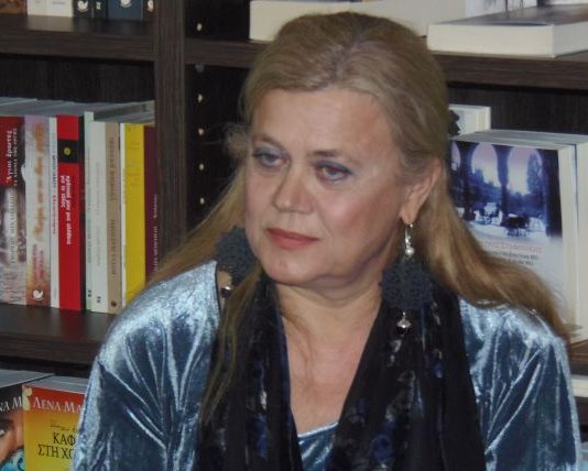 Ελένη Πριοβόλου : Οι λέξεις είναι το οχυρό μου