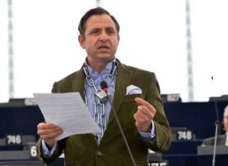 Αλυσίδες, λουκέτα, μαντηλάκι