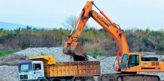 Τέσσερις συλλήψεις στη Ναύπακτο για παράνομη αμμοληψία