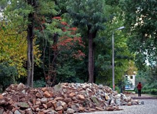 Οι πέτρες του Πάρκου και το μειδίαμα στο Δημοτικό Συμβούλιο