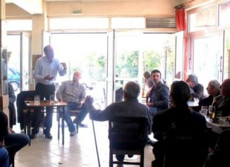 Σε καφενείο της περιοχής του παλιού νοσοκομείου ο Χατζηλάμπρου