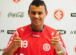 Εξετάζει τον Άλεξ ο Παναιτωλικός