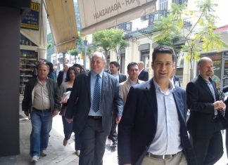 Περιοδεία Παπαναστασίου στην αγορά του Αγρινίου