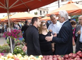Περιοδεία Τραπεζιώτη στη Λαϊκή Αγορά Γηροκομείου και στην Ερυθραία