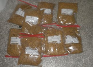 Τράκαρε και προσπάθησε να κρύψει τις σακούλες με το λαθραίο καπνό στα… βάτα