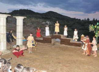 Φεστιβάλ Μαθητικού Θεάτρου 2015 στο αρχαίο θέατρο της Μακύνειας