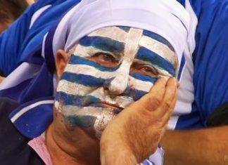 Ένα έθνος που περιμένει να αισθανθεί περήφανο μόνο από τη μπάλα