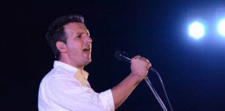 Ο Δημήτρης Μπάσης στο λιμάνι της Παλαίρου